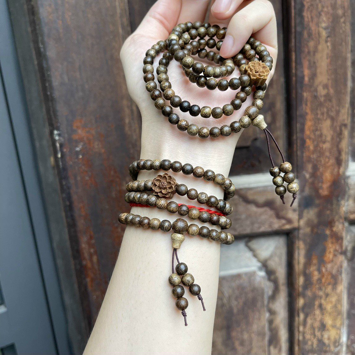 Agarwood bracelets can be mixed with various accessories to suit personal preferences, allowing for a unique and customizable style.